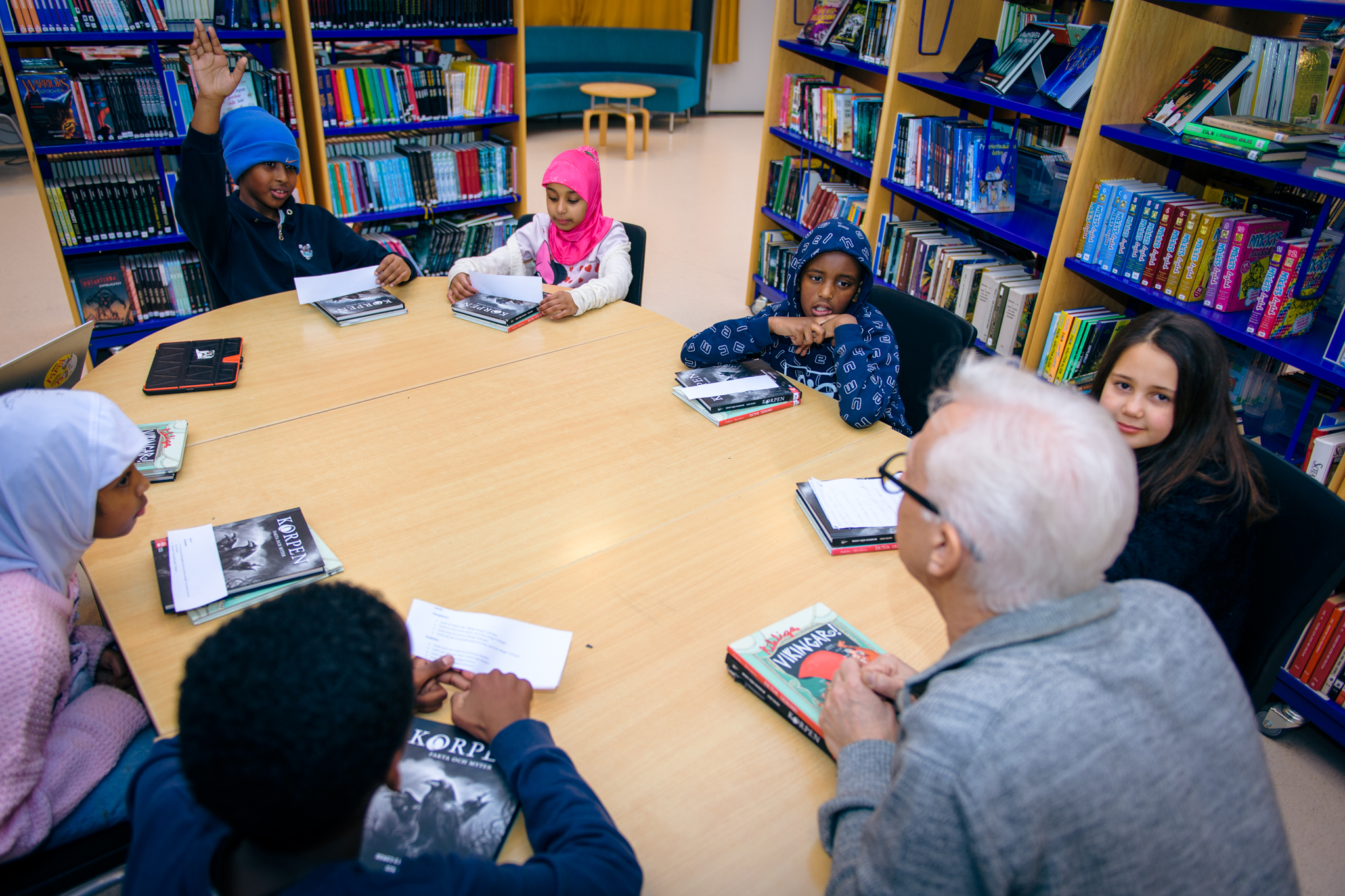 s_Bengt-Erik-Engholm_Författarbesök_Enbacksskolan_20221216_006_SCREEN.jpg (2)